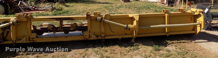 image for item DB9246 1999 Caterpillar 1230 corn head