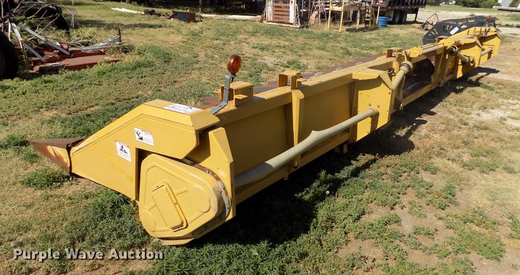 image for item DB9246 1999 Caterpillar 1230 corn head