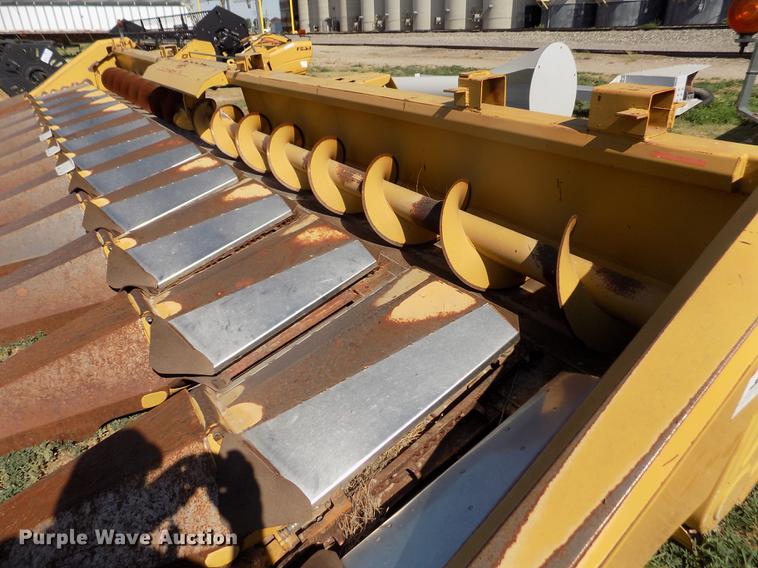 image for item DB9246 1999 Caterpillar 1230 corn head