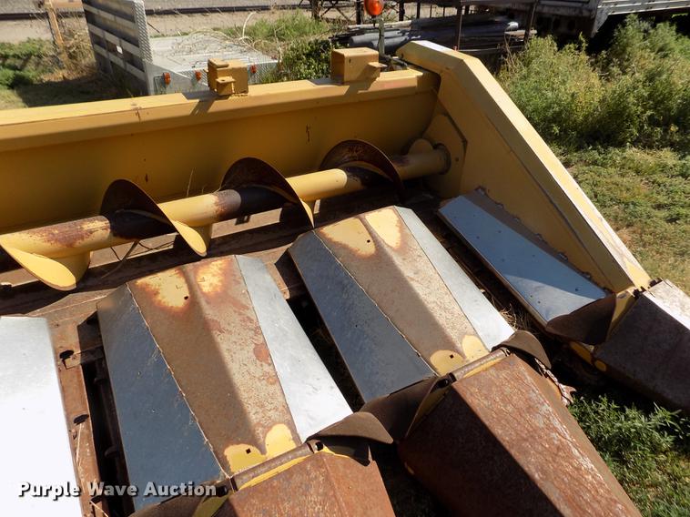 image for item DB9246 1999 Caterpillar 1230 corn head