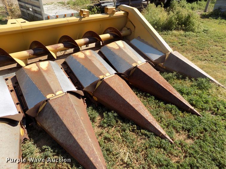 image for item DB9246 1999 Caterpillar 1230 corn head