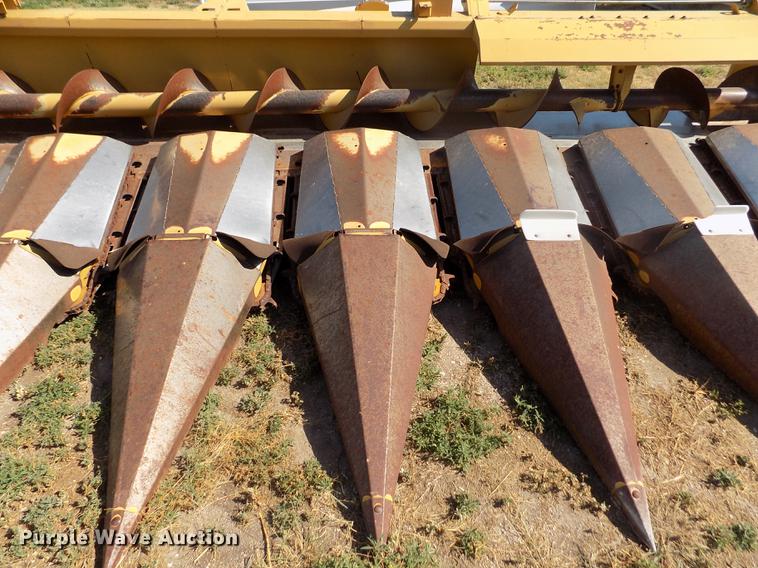 image for item DB9246 1999 Caterpillar 1230 corn head