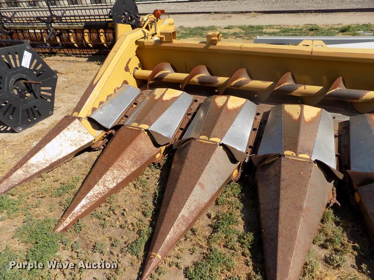 image for item DB9246 1999 Caterpillar 1230 corn head