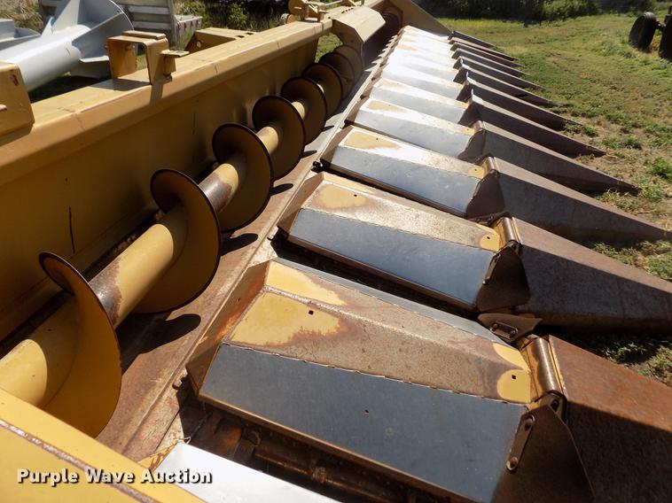 image for item DB9246 1999 Caterpillar 1230 corn head