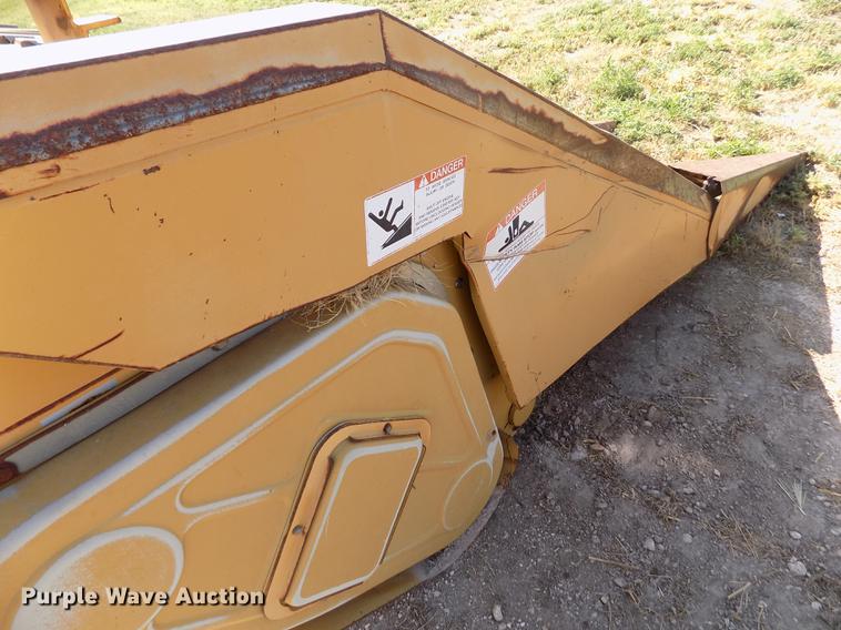 image for item DB9246 1999 Caterpillar 1230 corn head