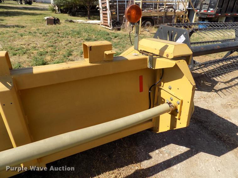 image for item DB9246 1999 Caterpillar 1230 corn head