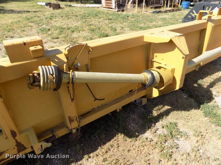 image for item DB9246 1999 Caterpillar 1230 corn head