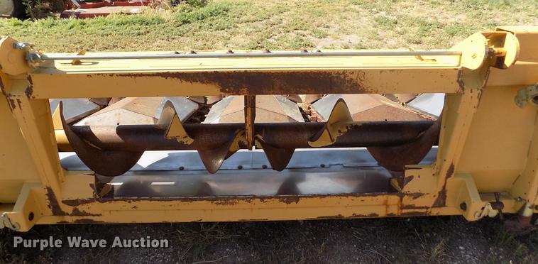 image for item DB9246 1999 Caterpillar 1230 corn head