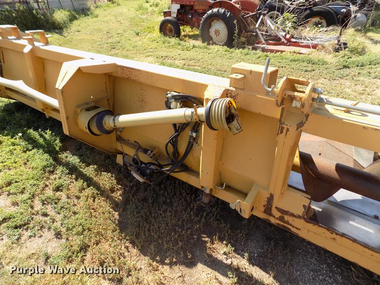 image for item DB9246 1999 Caterpillar 1230 corn head