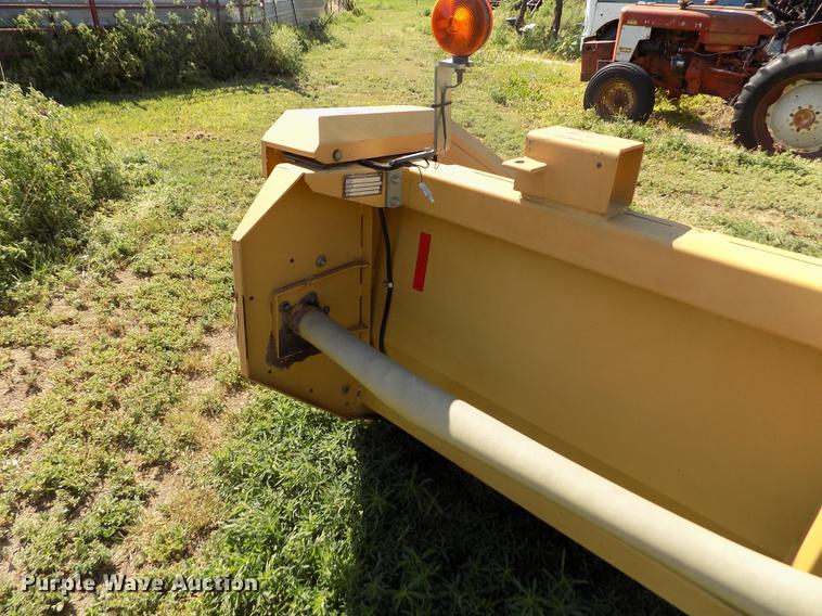 image for item DB9246 1999 Caterpillar 1230 corn head