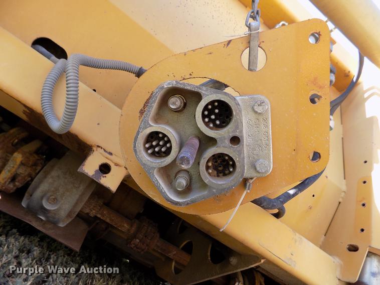 image for item DB9246 1999 Caterpillar 1230 corn head