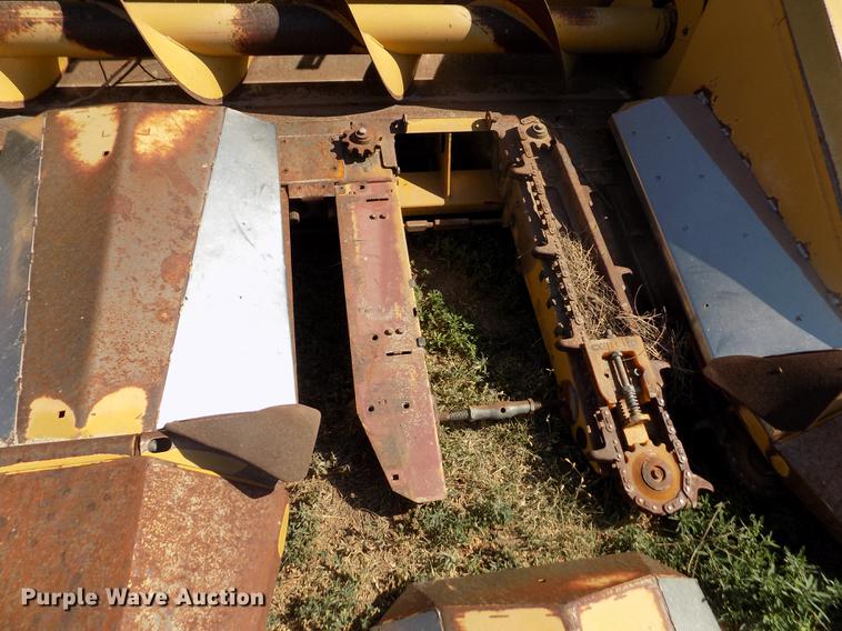 image for item DB9246 1999 Caterpillar 1230 corn head