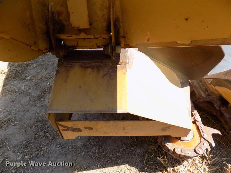 image for item DB9246 1999 Caterpillar 1230 corn head