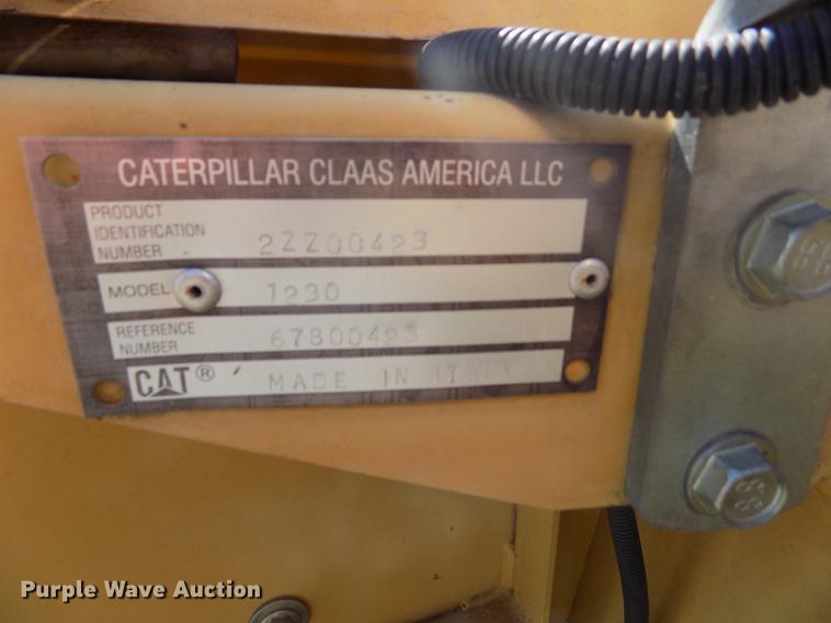 image for item DB9246 1999 Caterpillar 1230 corn head