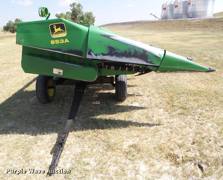 image for item DD5799 1998 John Deere 853A all crop head