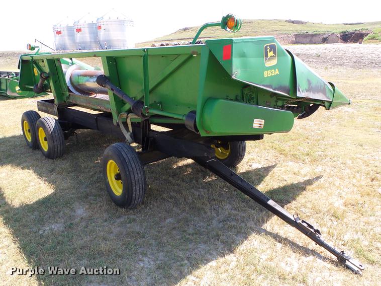 image for item DD5799 1998 John Deere 853A all crop head
