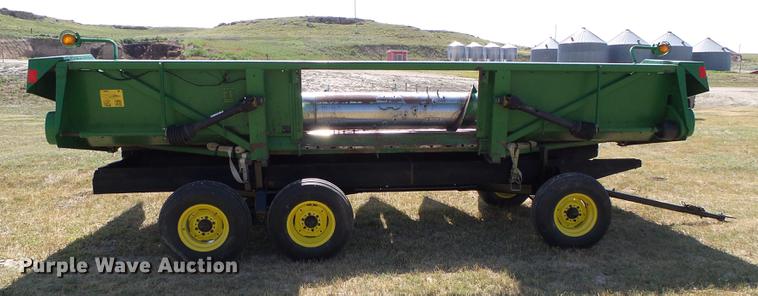 image for item DD5799 1998 John Deere 853A all crop head