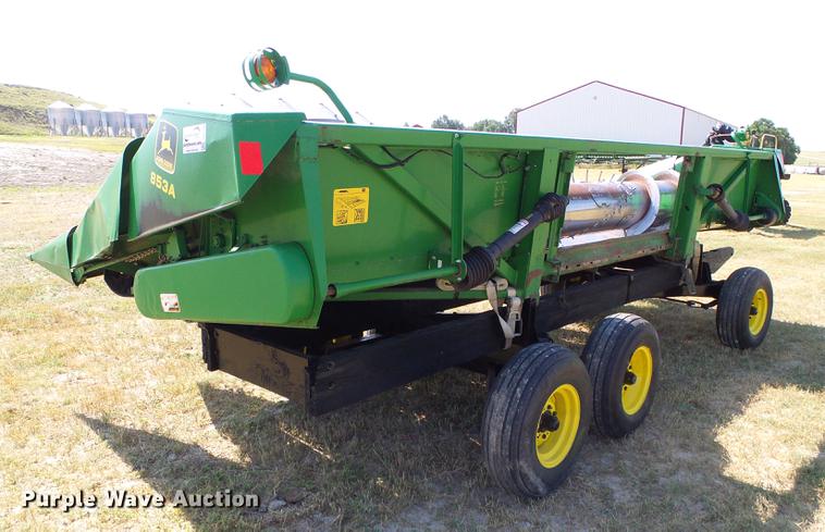 image for item DD5799 1998 John Deere 853A all crop head