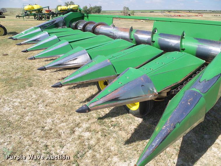 image for item DD5799 1998 John Deere 853A all crop head