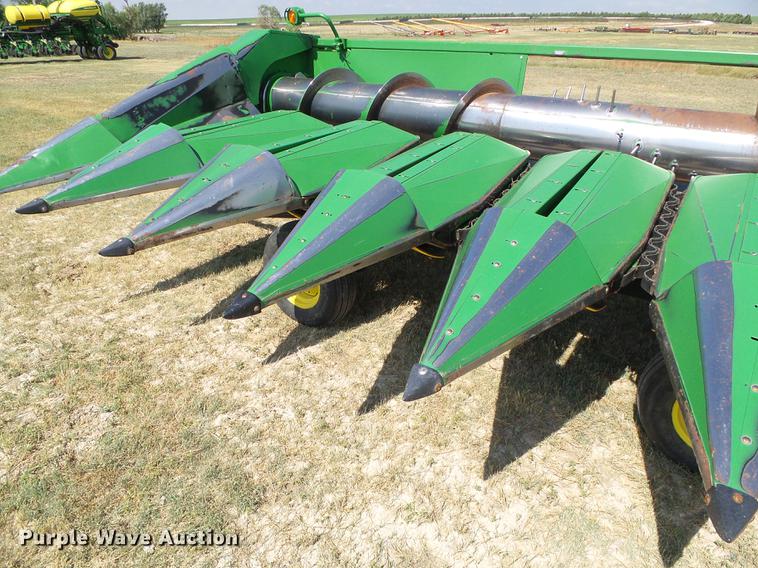 image for item DD5799 1998 John Deere 853A all crop head