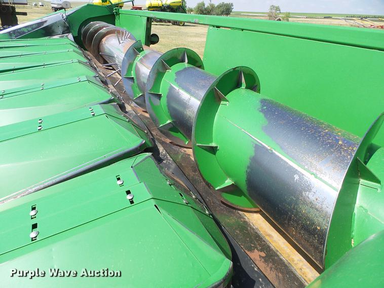 image for item DD5799 1998 John Deere 853A all crop head