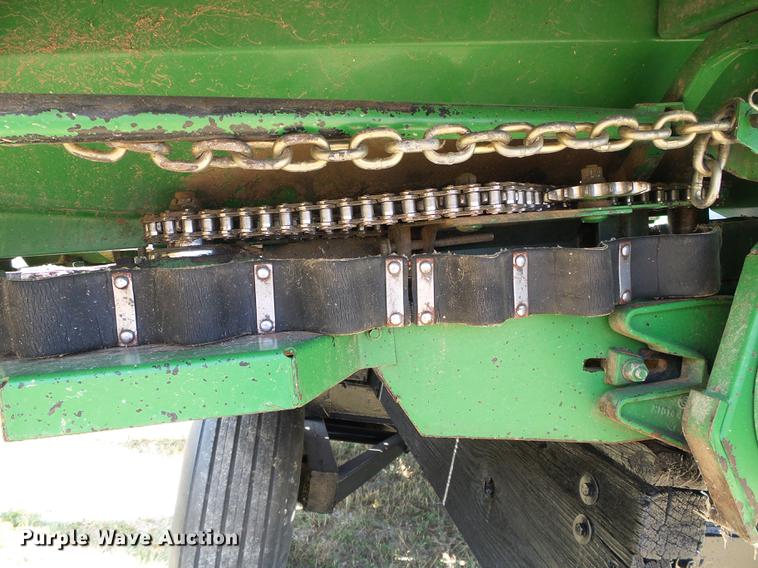image for item DD5799 1998 John Deere 853A all crop head