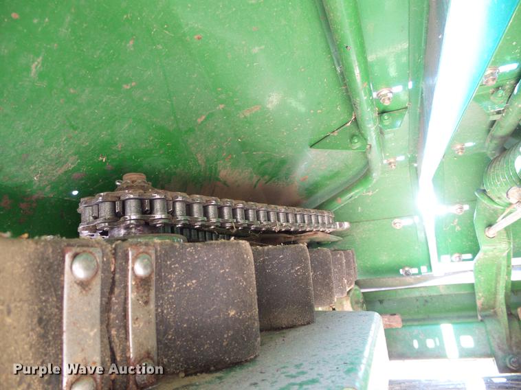 image for item DD5799 1998 John Deere 853A all crop head