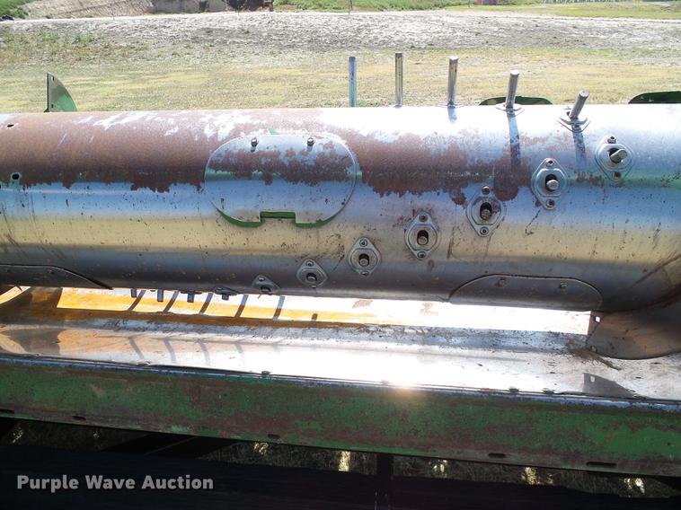 image for item DD5799 1998 John Deere 853A all crop head