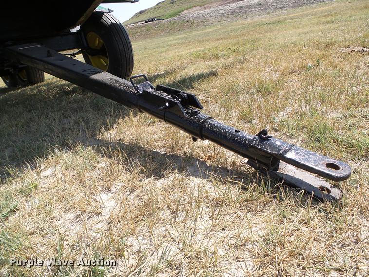 image for item DD5799 1998 John Deere 853A all crop head