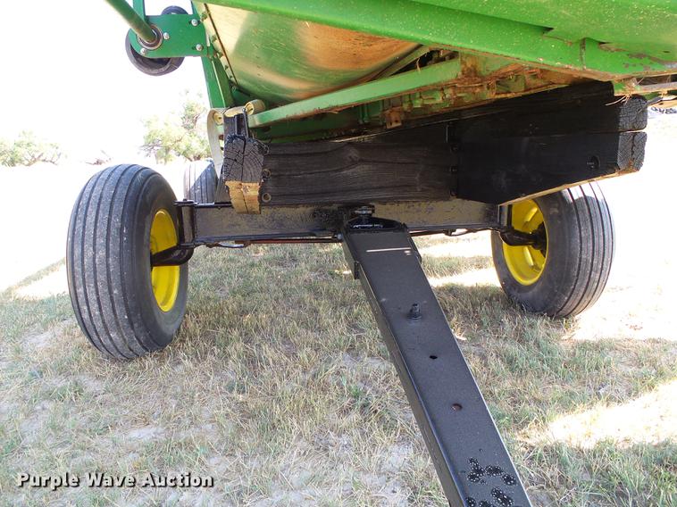 image for item DD5799 1998 John Deere 853A all crop head