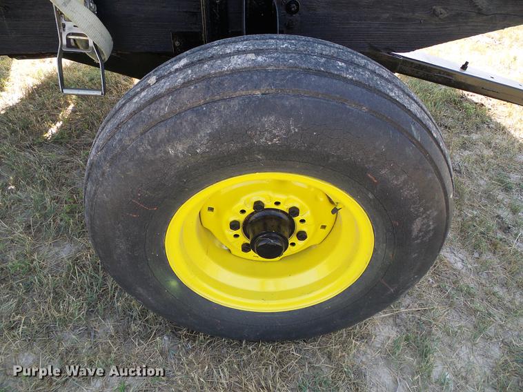 image for item DD5799 1998 John Deere 853A all crop head