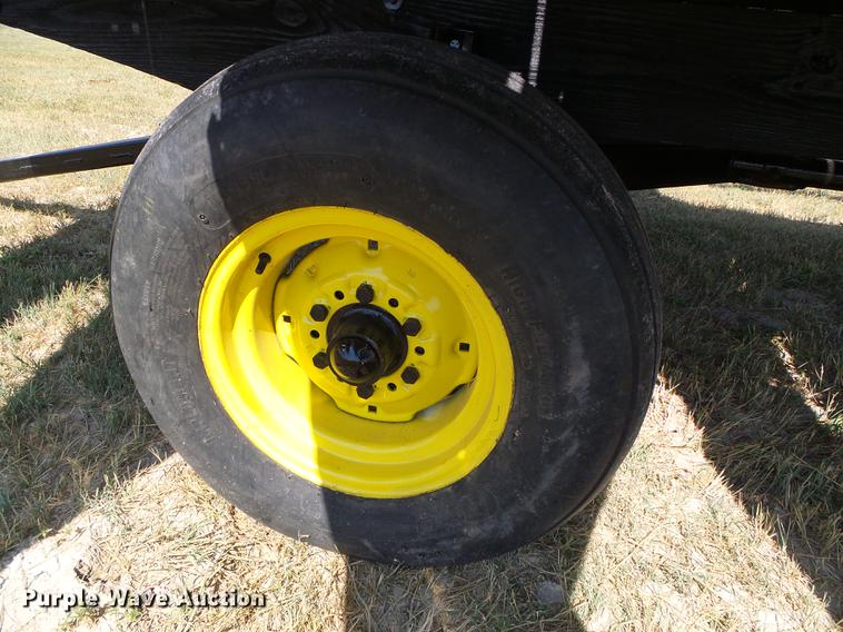 image for item DD5799 1998 John Deere 853A all crop head