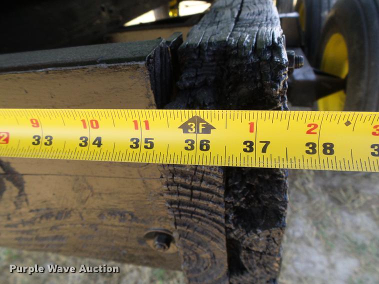 image for item DD5799 1998 John Deere 853A all crop head