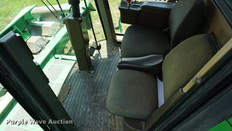 image for item DD7812 1989 John Deere 9500 RWA combine