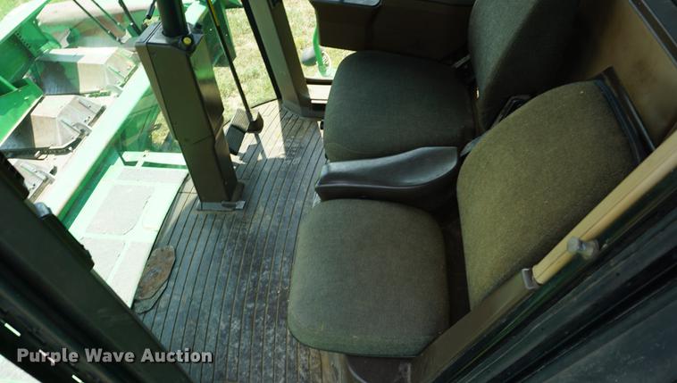 image for item DD7812 1989 John Deere 9500 RWA combine