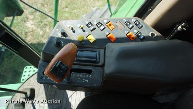 image for item DD7812 1989 John Deere 9500 RWA combine