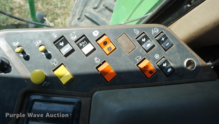 image for item DD7812 1989 John Deere 9500 RWA combine