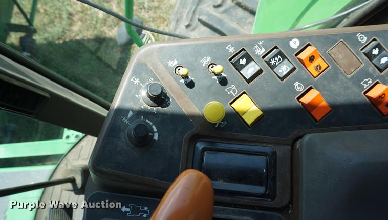 image for item DD7812 1989 John Deere 9500 RWA combine