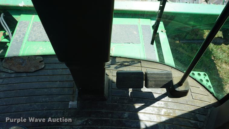 image for item DD7812 1989 John Deere 9500 RWA combine