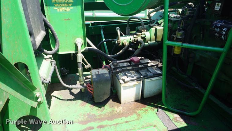image for item DD7812 1989 John Deere 9500 RWA combine