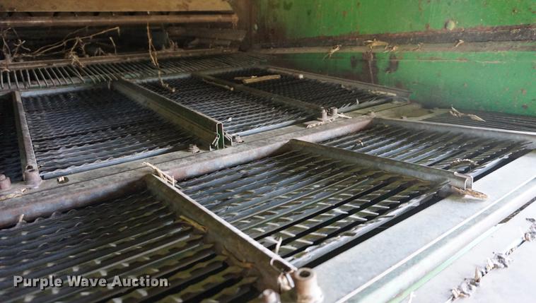 image for item DD7812 1989 John Deere 9500 RWA combine