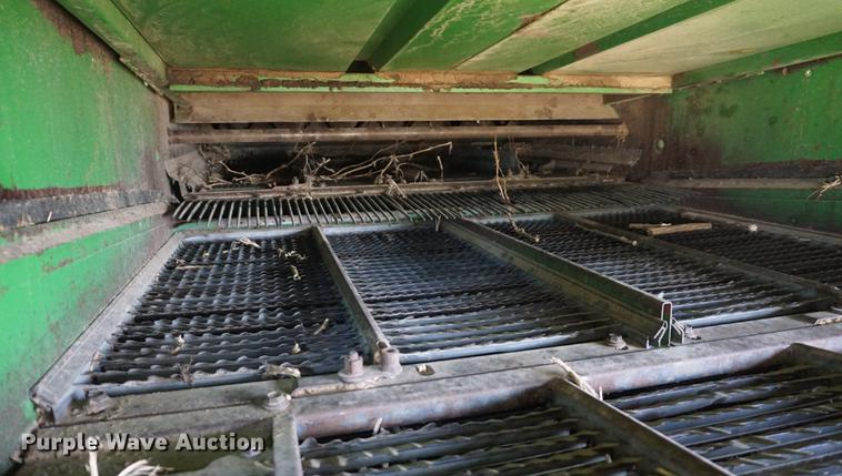 image for item DD7812 1989 John Deere 9500 RWA combine