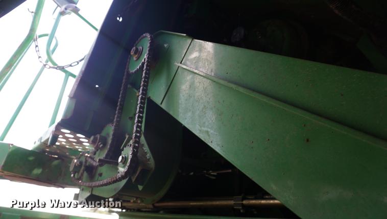 image for item DD7812 1989 John Deere 9500 RWA combine
