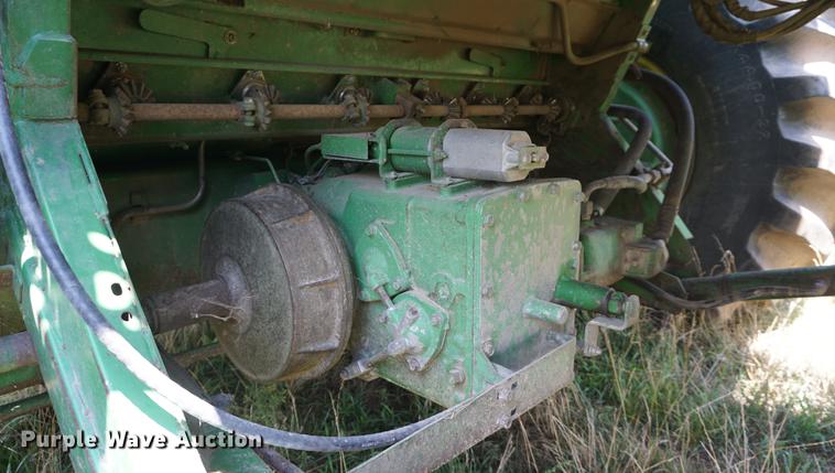 image for item DD7812 1989 John Deere 9500 RWA combine