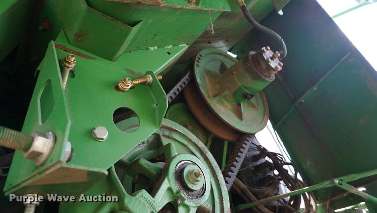 image for item DD7812 1989 John Deere 9500 RWA combine