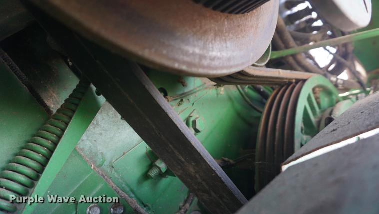 image for item DD7812 1989 John Deere 9500 RWA combine