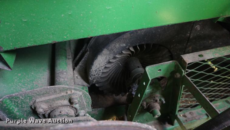 image for item DD7812 1989 John Deere 9500 RWA combine