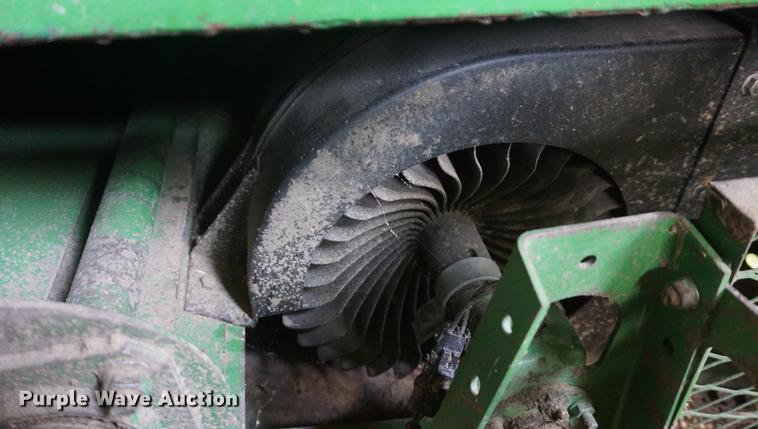 image for item DD7812 1989 John Deere 9500 RWA combine