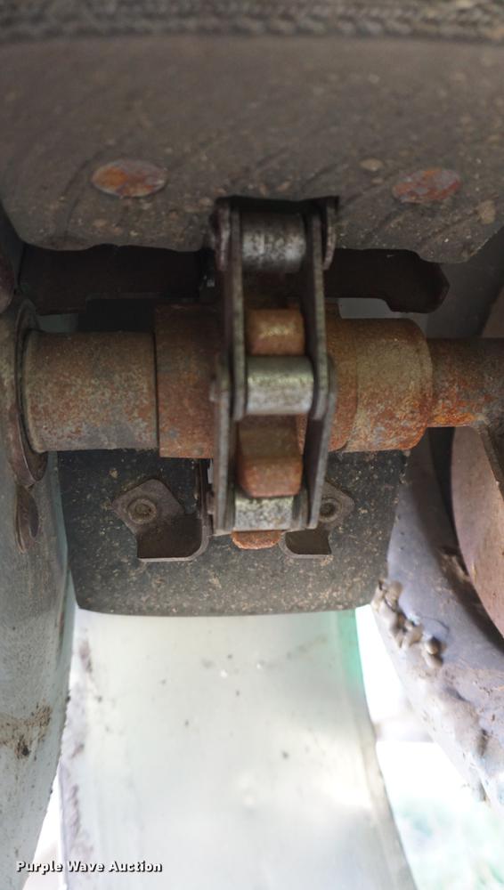 image for item DD7812 1989 John Deere 9500 RWA combine