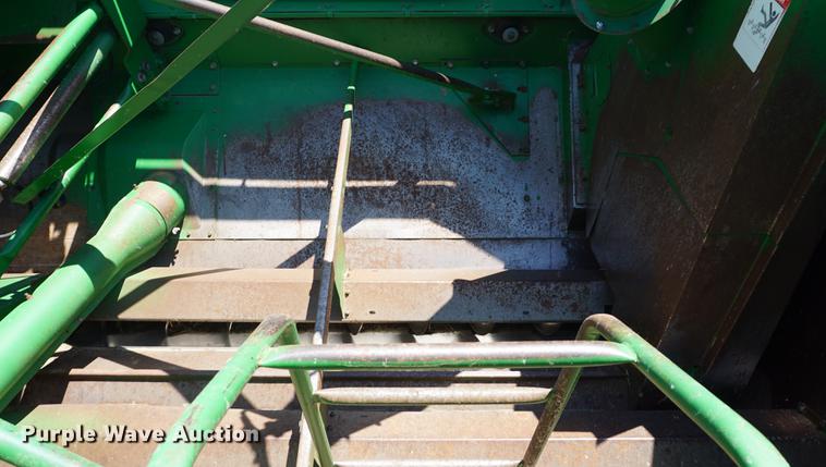 image for item DD7812 1989 John Deere 9500 RWA combine